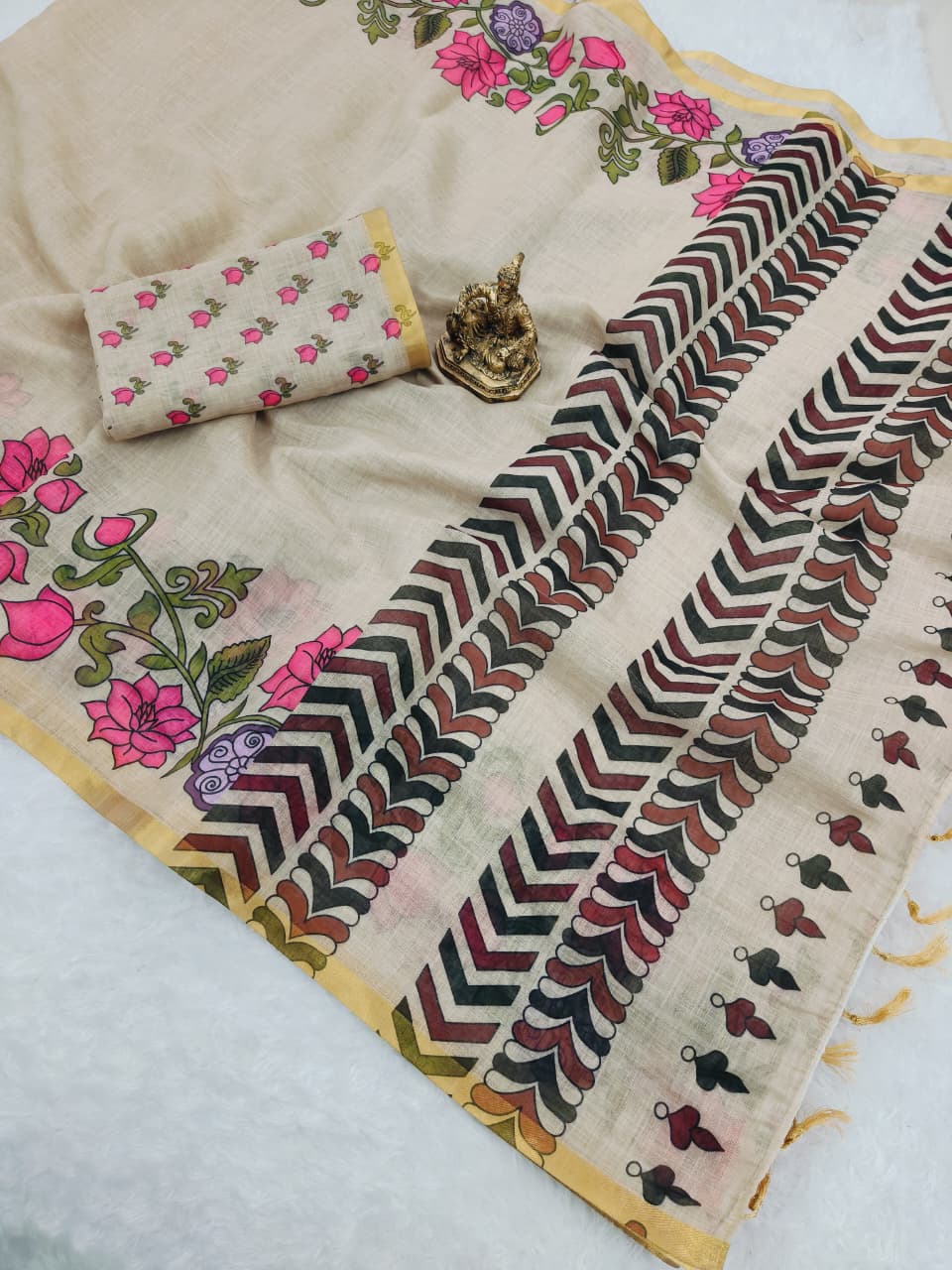 Heavy Linen Blooming Saree – Floral Digital Print with Gold Border & Motif Tassels.