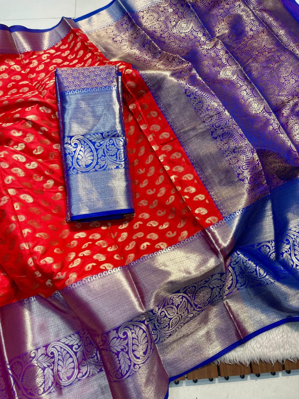 Pure Handloom Kanchipuram Katan Silk Saree – Antique Jari & Rich Contrast Pallu.