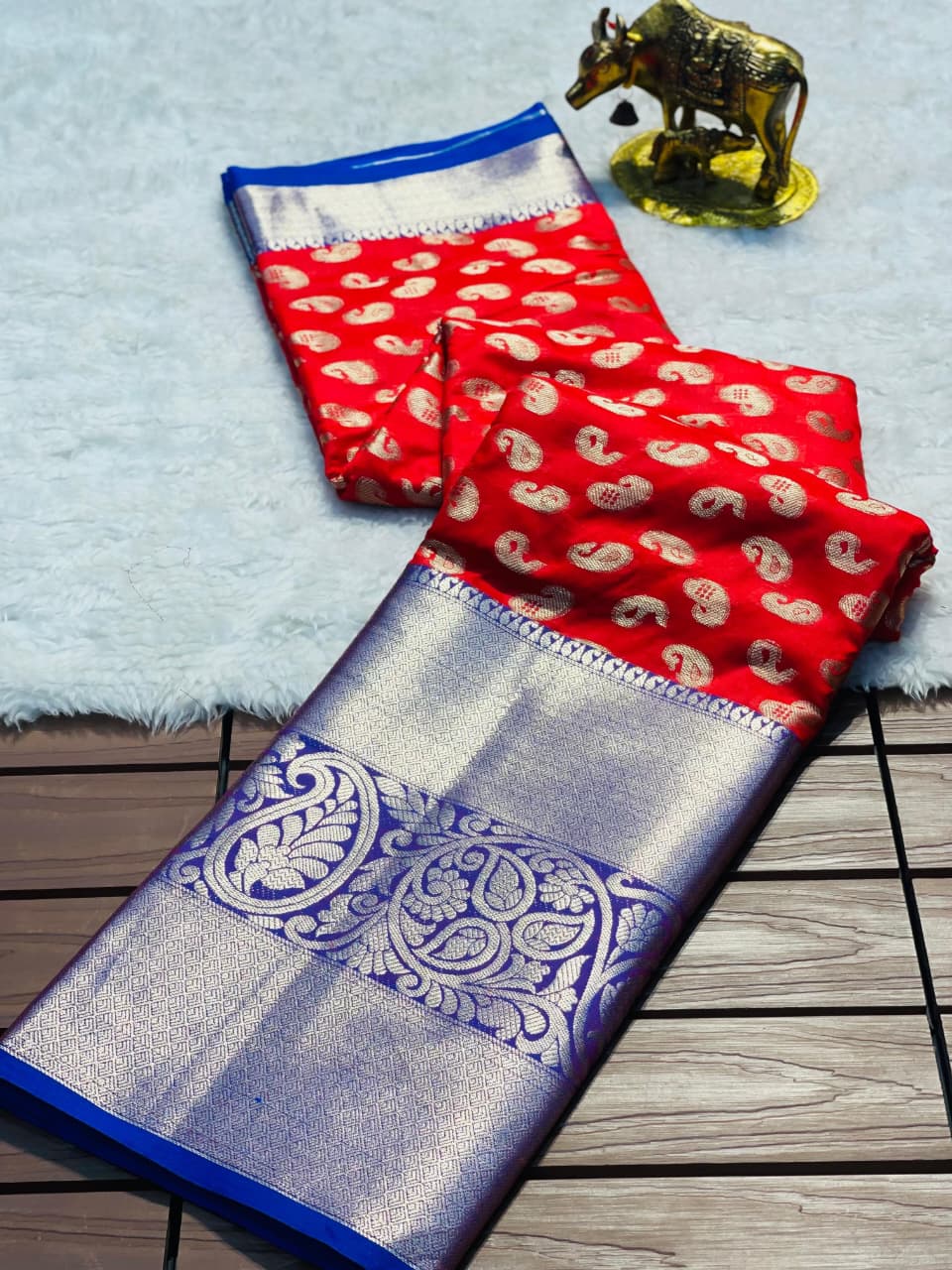 Pure Handloom Kanchipuram Katan Silk Saree – Antique Jari & Rich Contrast Pallu.