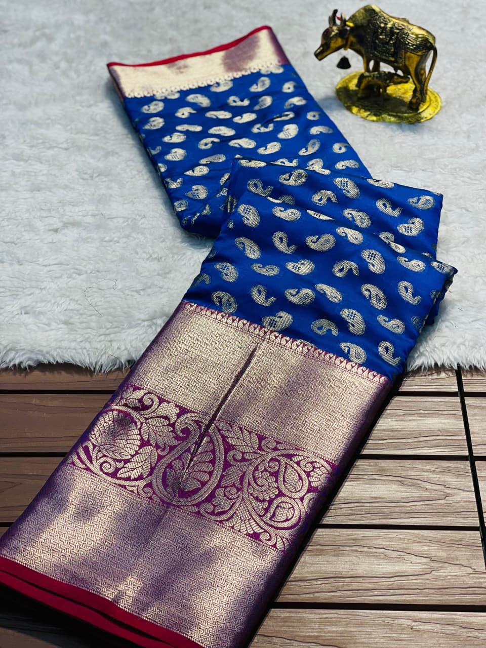 Pure Handloom Kanchipuram Katan Silk Saree – Antique Jari & Rich Contrast Pallu.