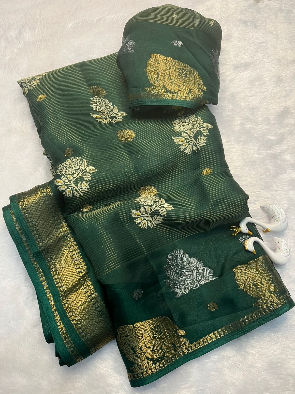 Premium Crepe Silk Saree – Jacquard Butta & Lining Weave.