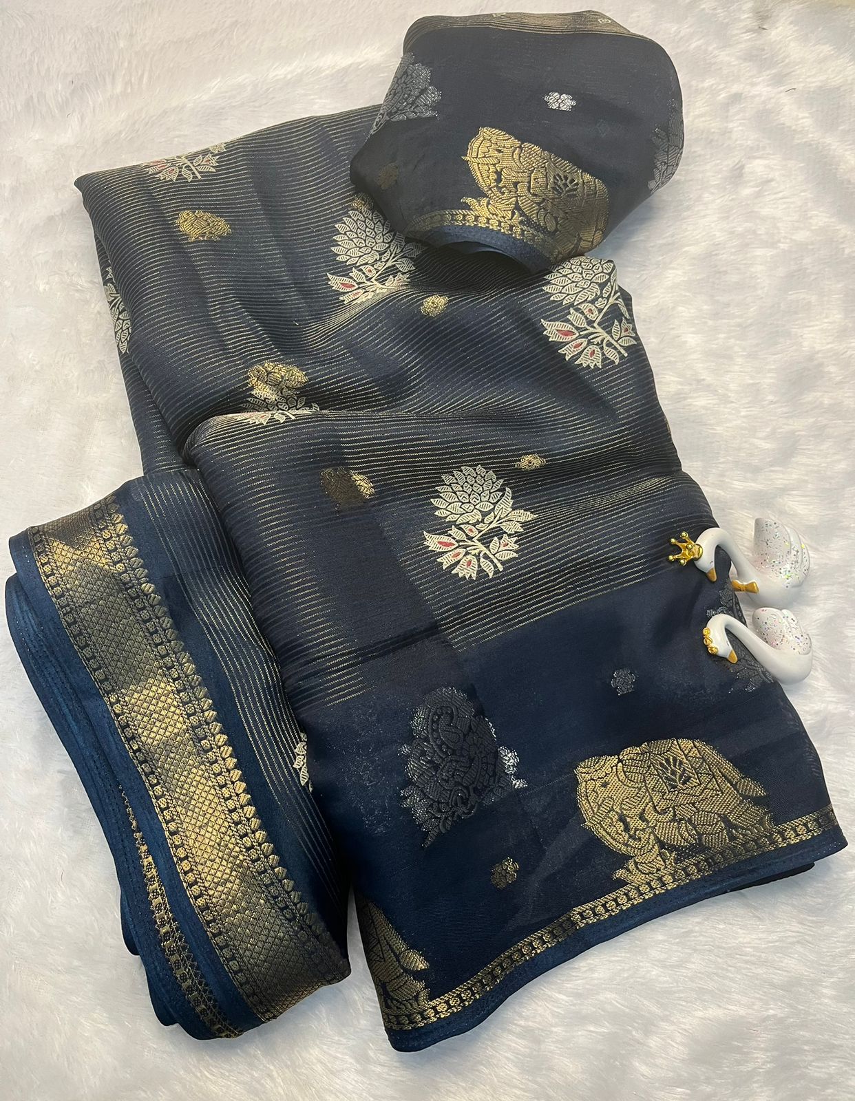 Premium Crepe Silk Saree – Jacquard Butta & Lining Weave.