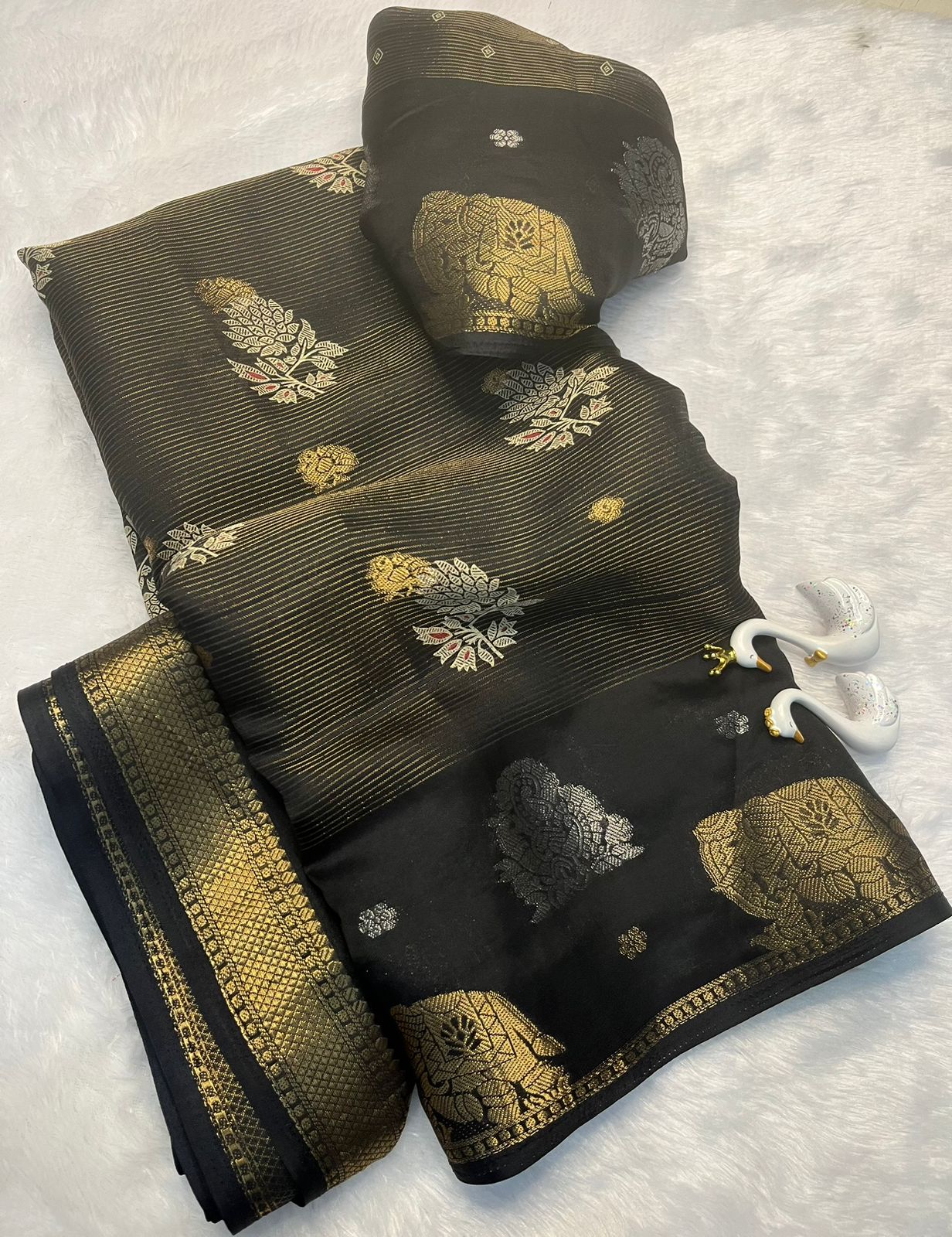 Premium Crepe Silk Saree – Jacquard Butta & Lining Weave.