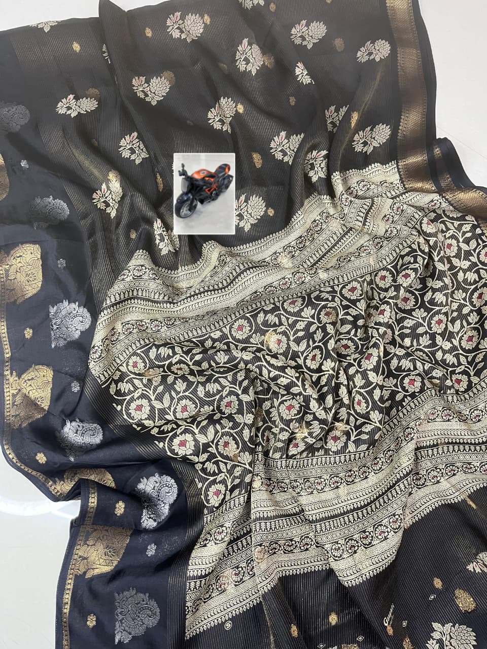 Premium Crepe Silk Saree – Jacquard Butta & Lining Weave.