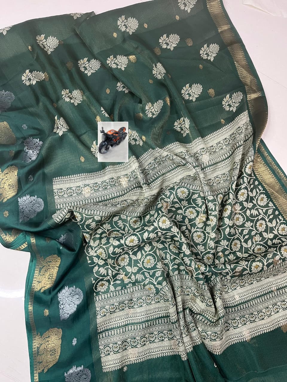 Premium Crepe Silk Saree – Jacquard Butta & Lining Weave.