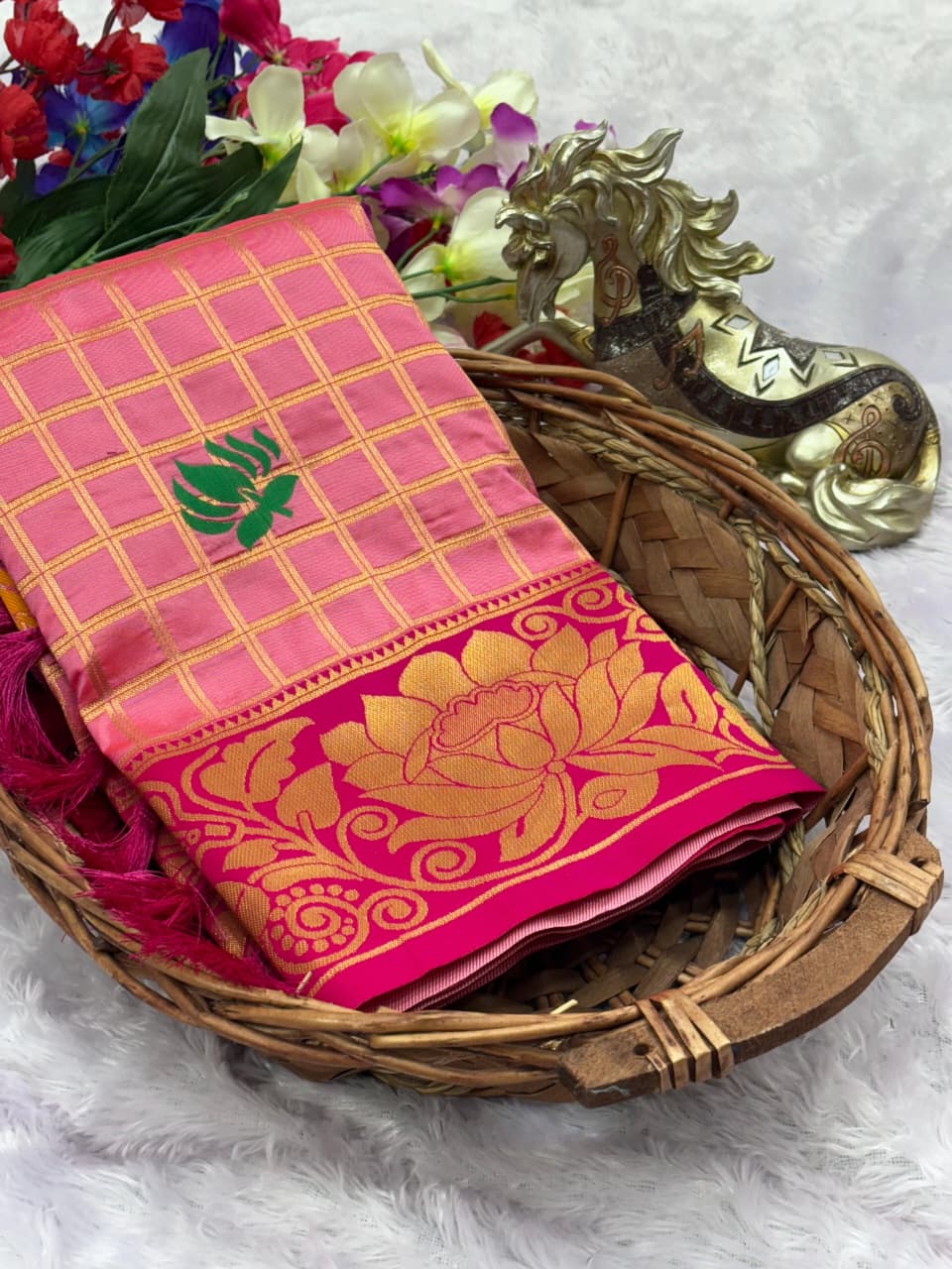 SUPER-HIT Unique Checks Paithani Silk Saree – Lotus Motifs & Contrast Brocade Blouse.