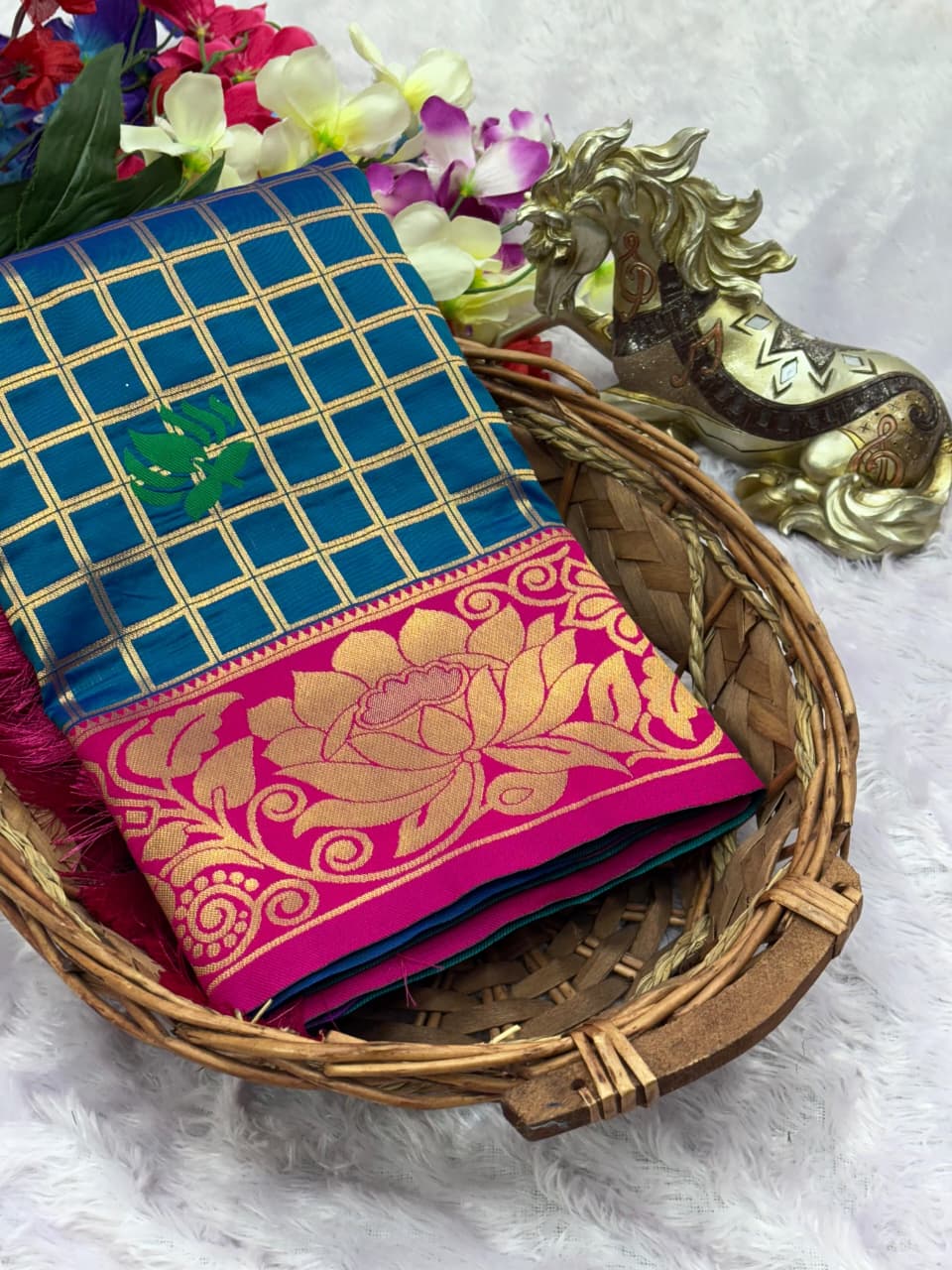 SUPER-HIT Unique Checks Paithani Silk Saree – Lotus Motifs & Contrast Brocade Blouse.