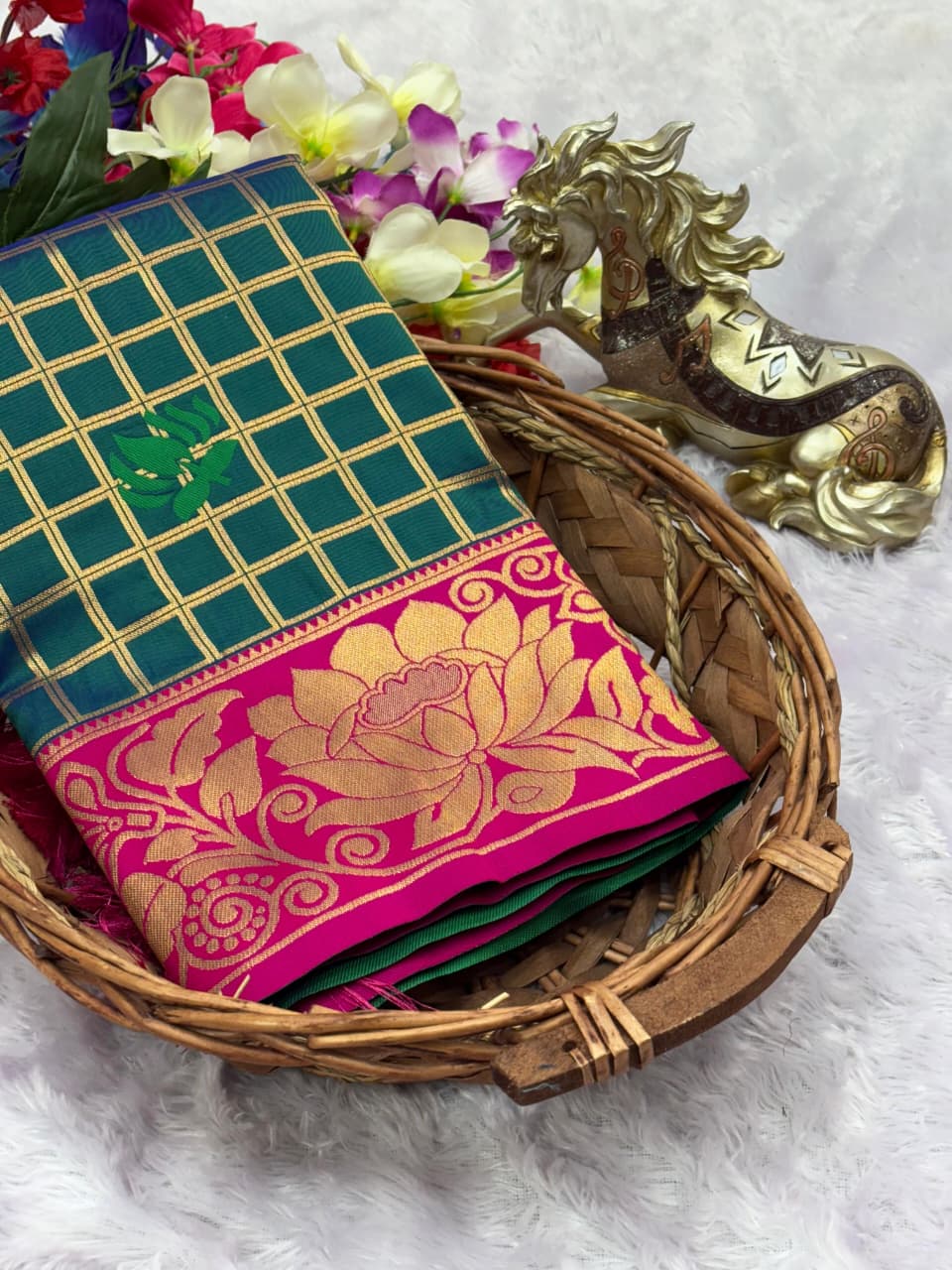 SUPER-HIT Unique Checks Paithani Silk Saree – Lotus Motifs & Contrast Brocade Blouse.