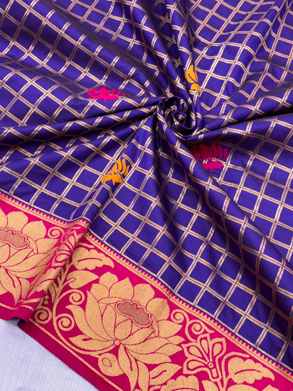 SUPER-HIT Unique Checks Paithani Silk Saree – Lotus Motifs & Contrast Brocade Blouse.
