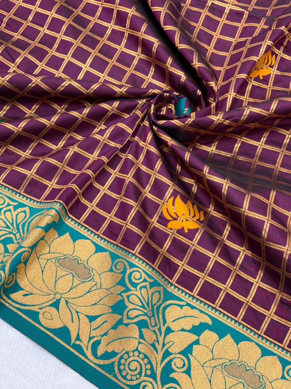 SUPER-HIT Unique Checks Paithani Silk Saree – Lotus Motifs & Contrast Brocade Blouse