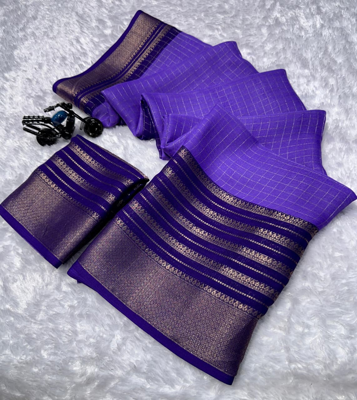 Soft Heavy Mysore Silk Saree – Two Tone Silk with All‑Over Jari Weaving & Contrast Borders.