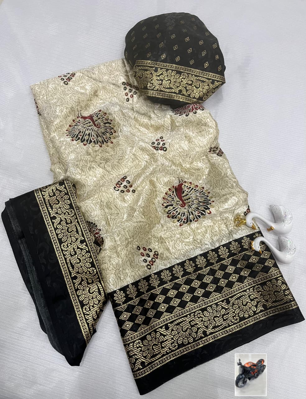 Premium Crepe Silk Saree – Jacquard Jari Lining & Multi Foil Work Pallu