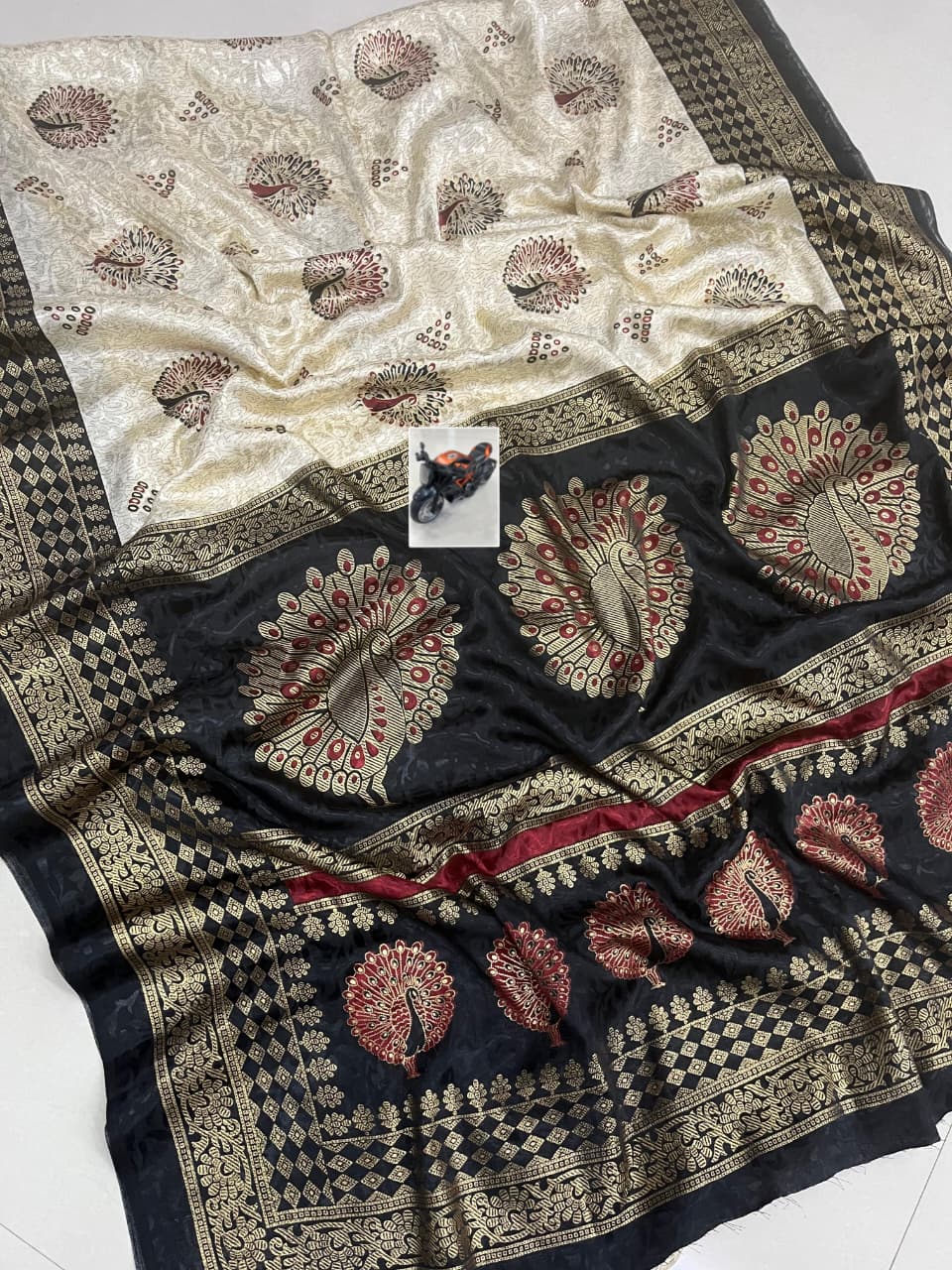 Premium Crepe Silk Saree – Jacquard Jari Lining & Multi Foil Work Pallu