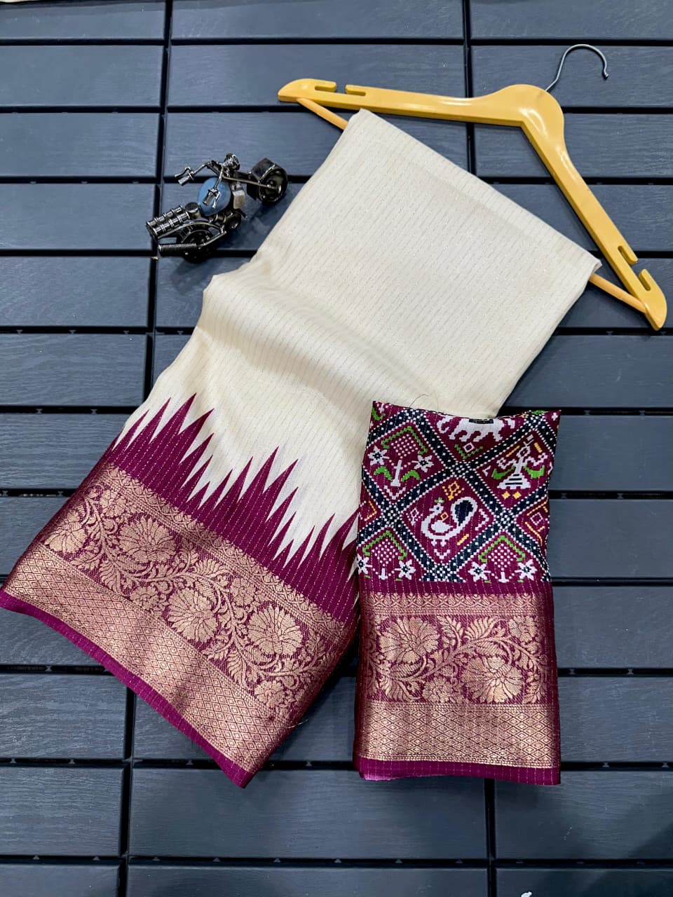 Dola Silk Saree with Jacquard Border & Running Blouse