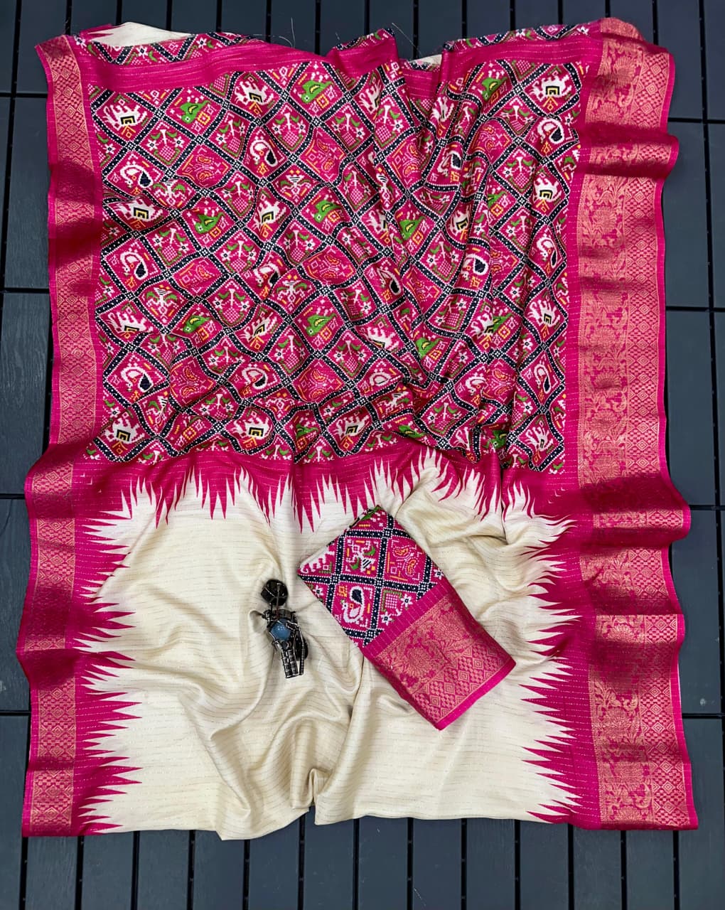 Dola Silk Saree with Jacquard Border & Running Blouse