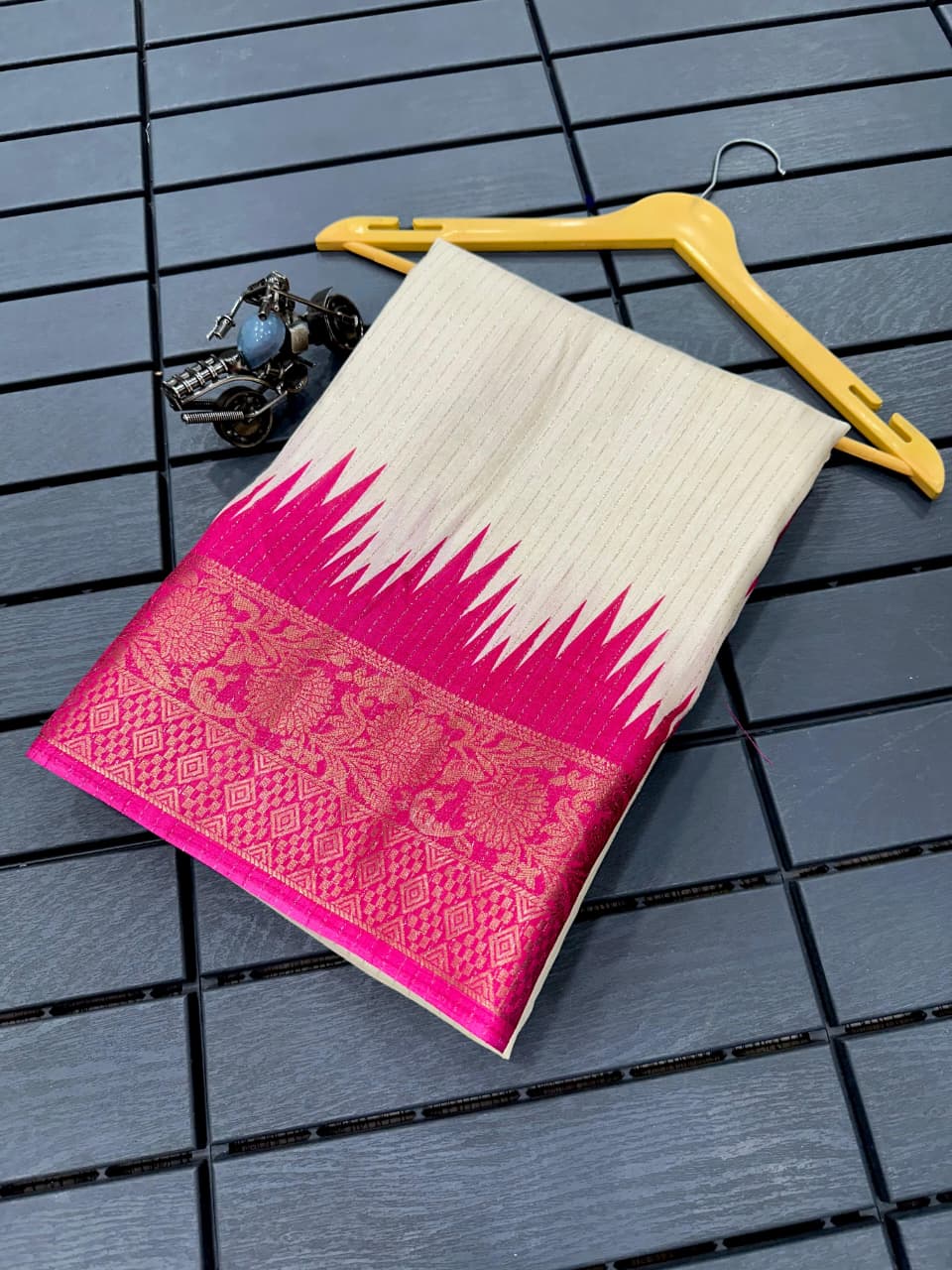 Dola Silk Saree with Jacquard Border & Running Blouse