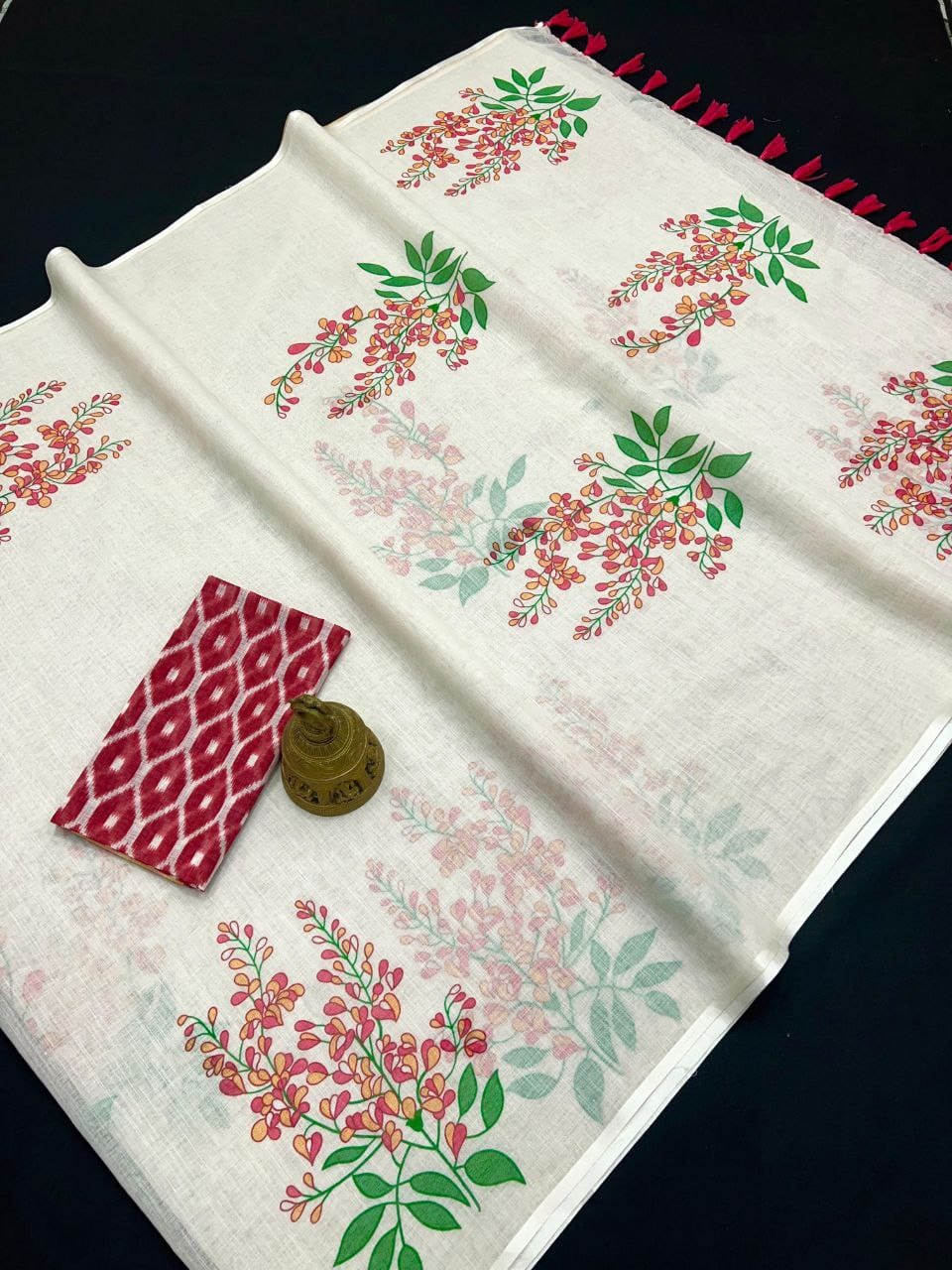 Plain Linen Digital Print Saree with Latkan Detailing & Matching Blouse – Contemporary Ethnic Wear for Boutique Bulk Orders