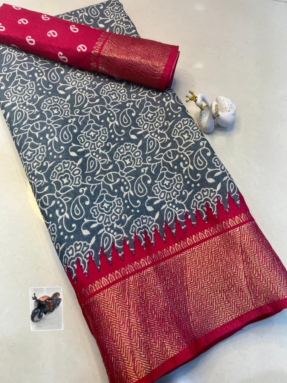 Premium Kiwi Crushed Dola Silk Saree – Original Jacquard Border & Running Blouse