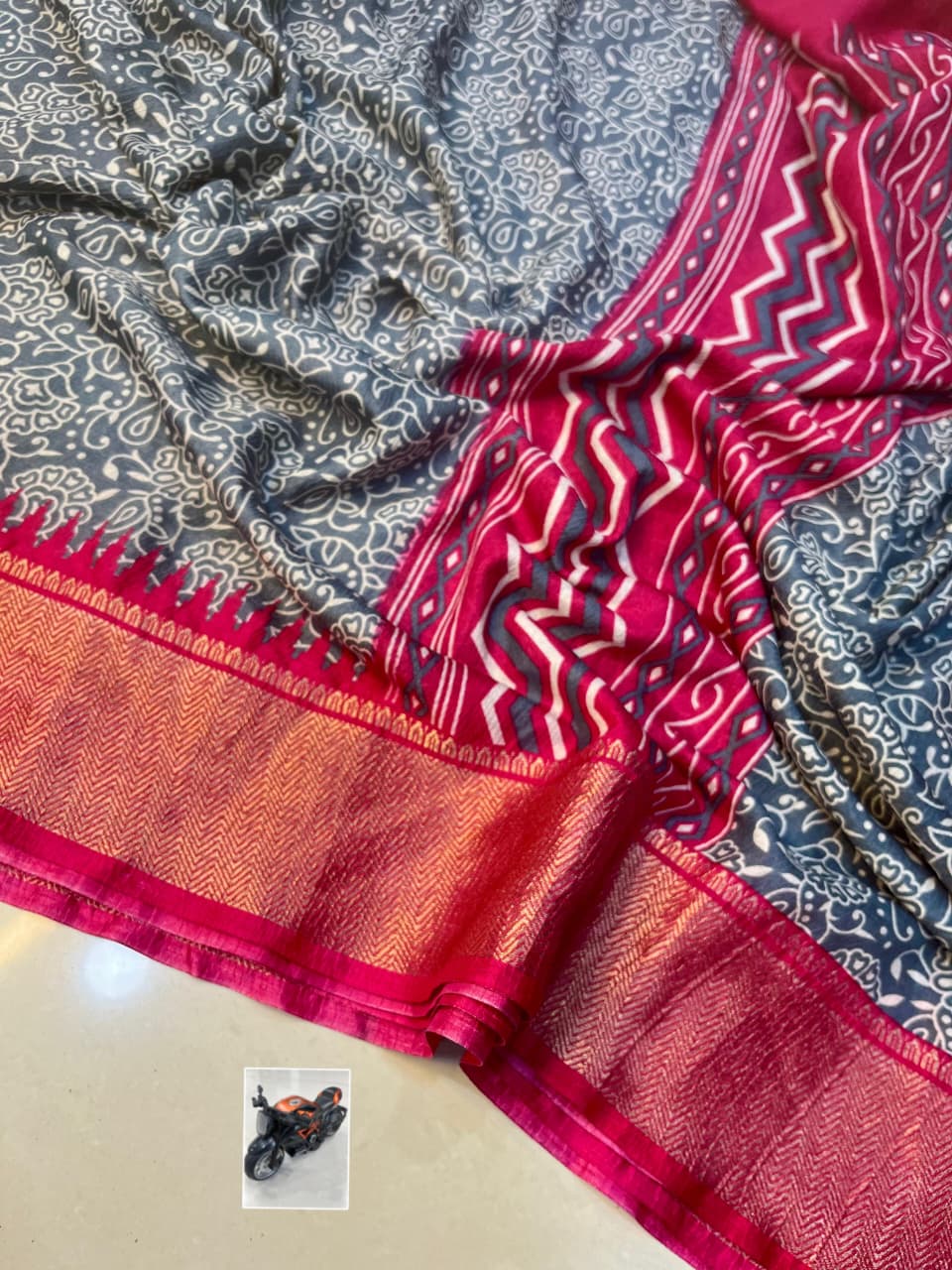 Premium Kiwi Crushed Dola Silk Saree – Original Jacquard Border & Running Blouse