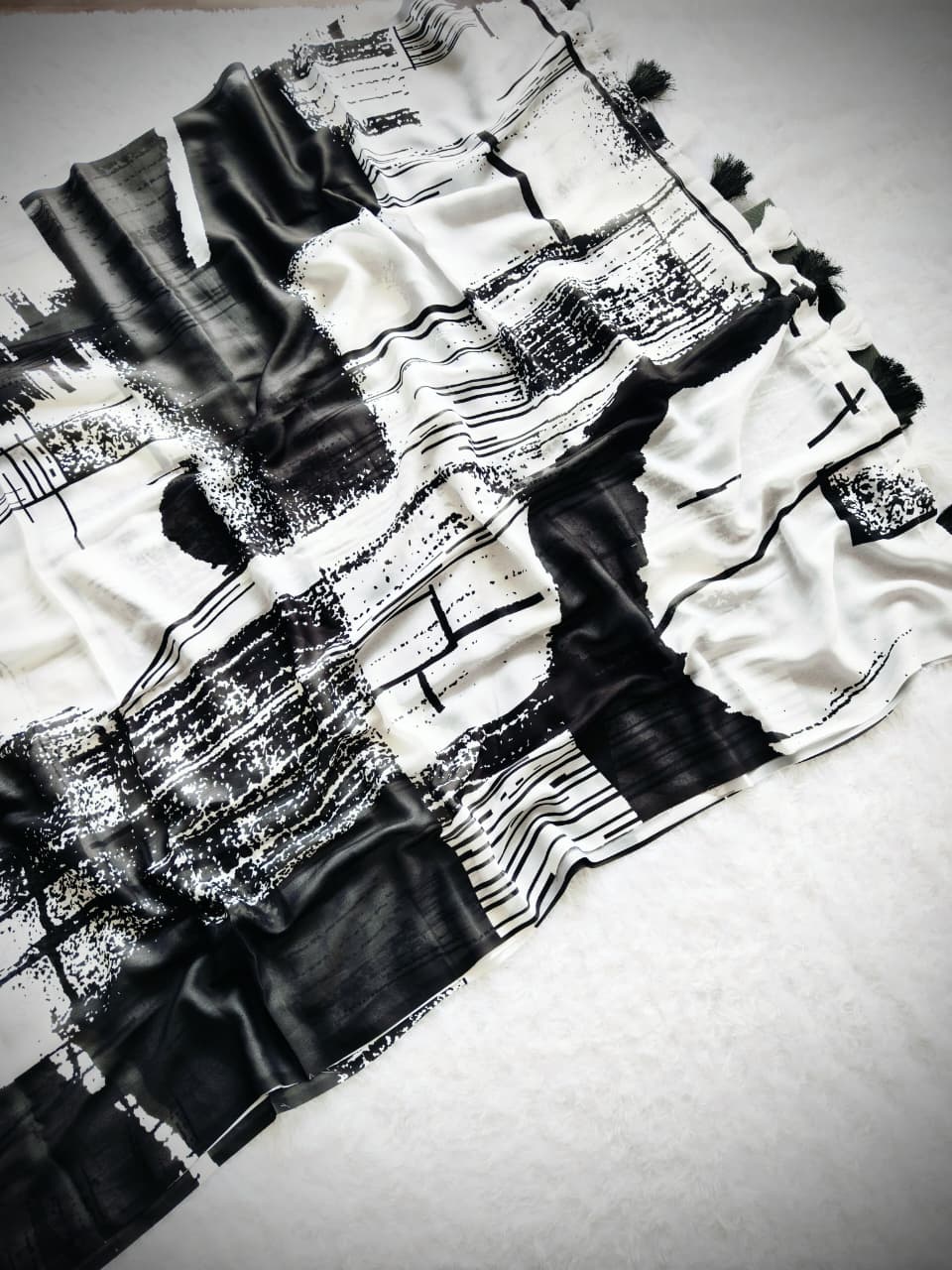 Heavy Marshmallow Georgette Saree – Black & White Digital Print with Cotton Tassels.