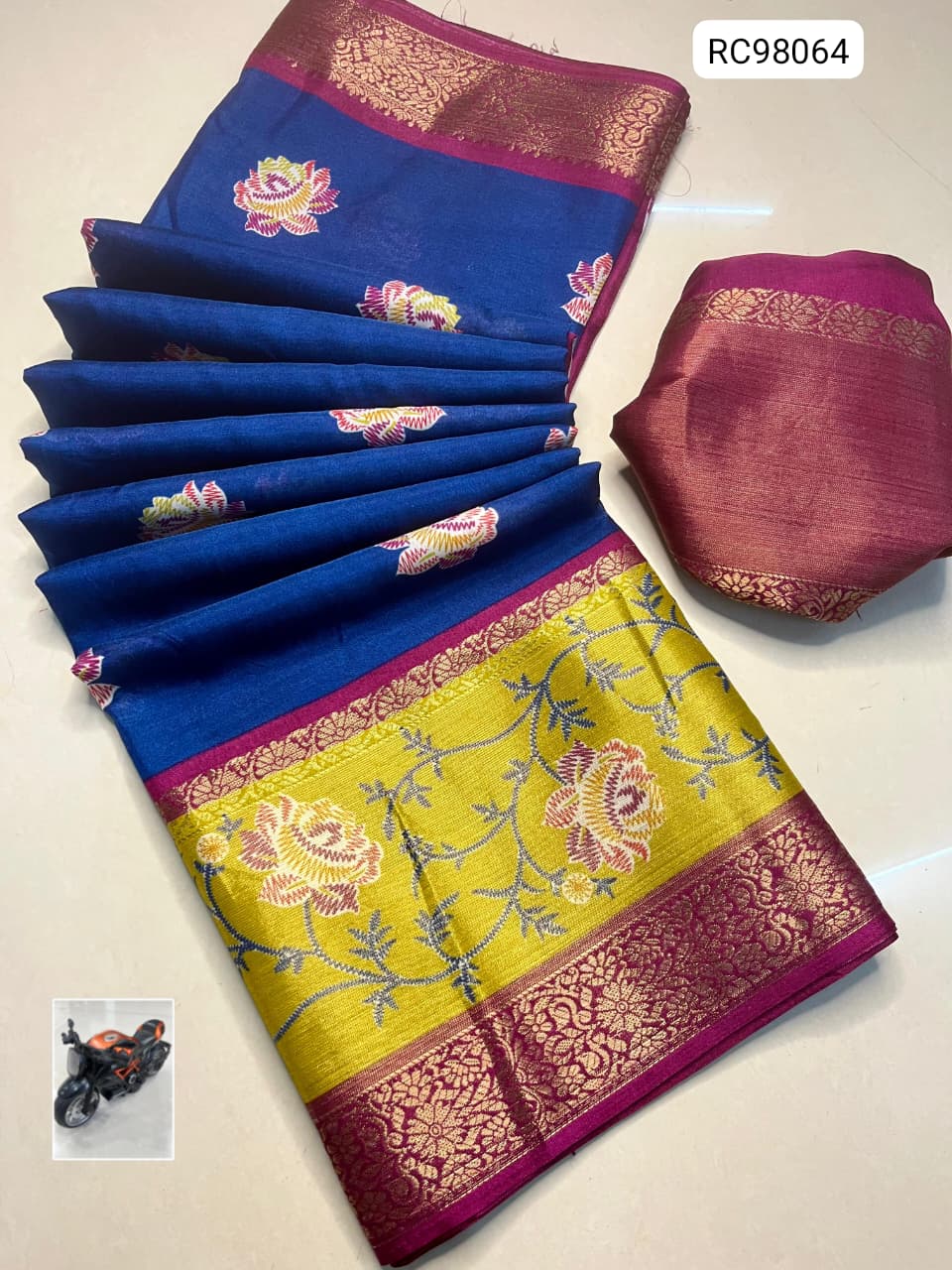 Beautiful Uppada Silk Saree – Horizontal Weaving & Contrast Border.