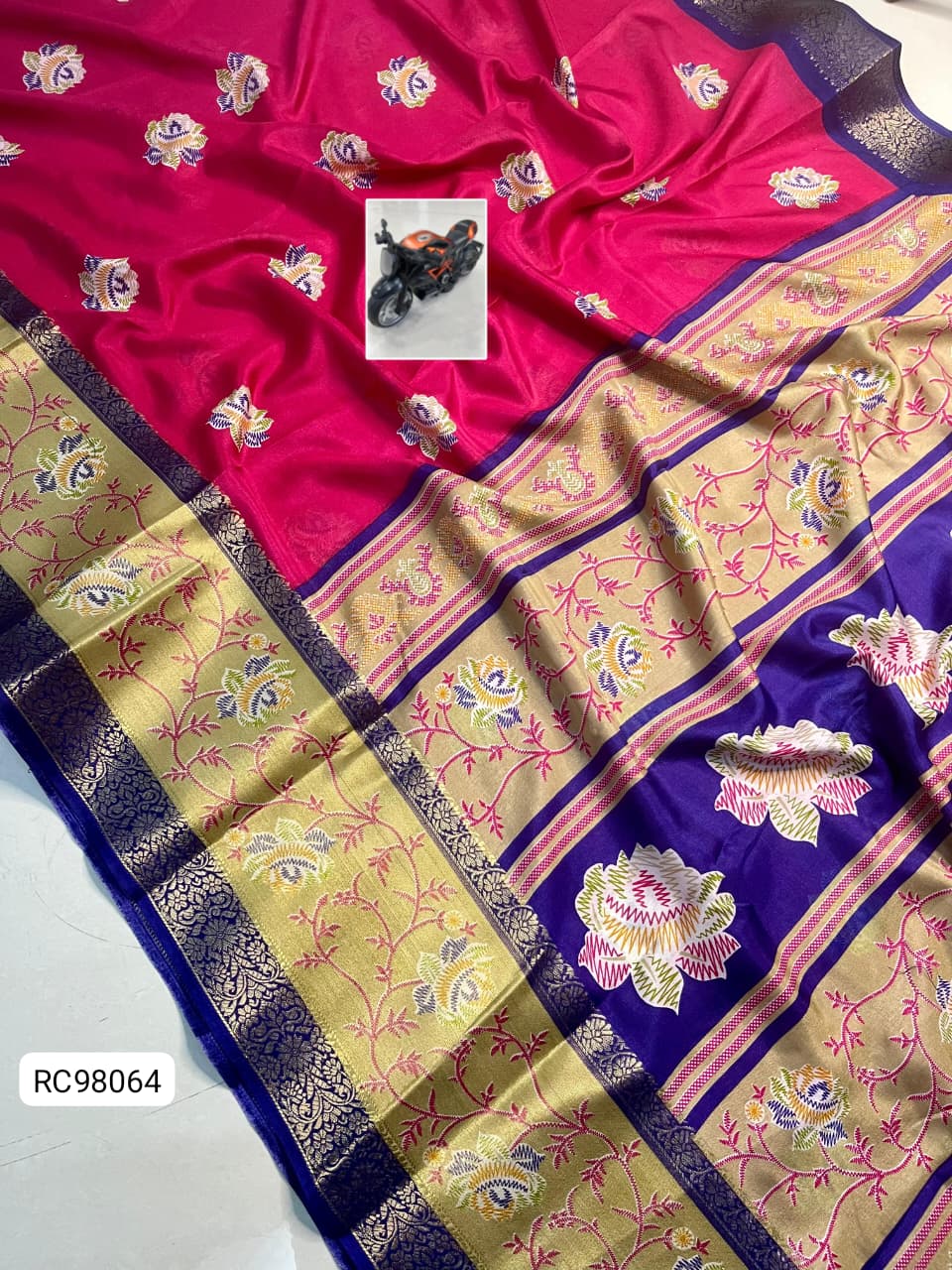 Beautiful Uppada Silk Saree – Horizontal Weaving & Contrast Border.