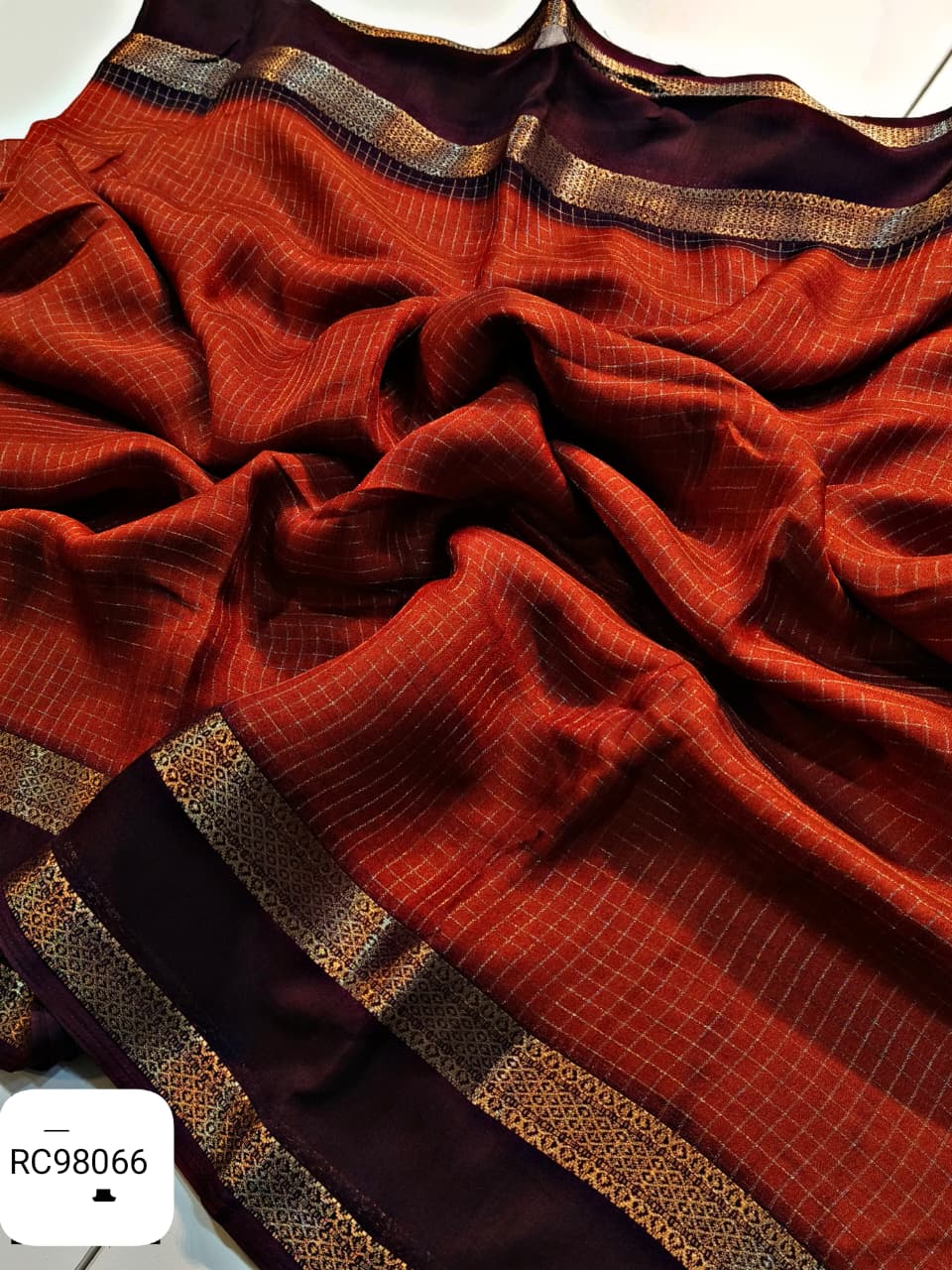 Beautiful Georgette Checks Saree – Contrast Border & Tassel Pallu.