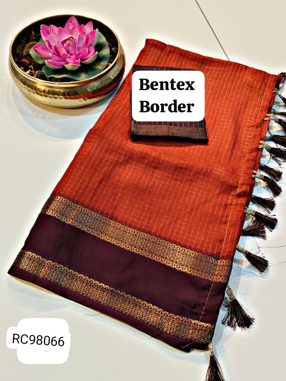 Beautiful Georgette Checks Saree – Contrast Border & Tassel Pallu.