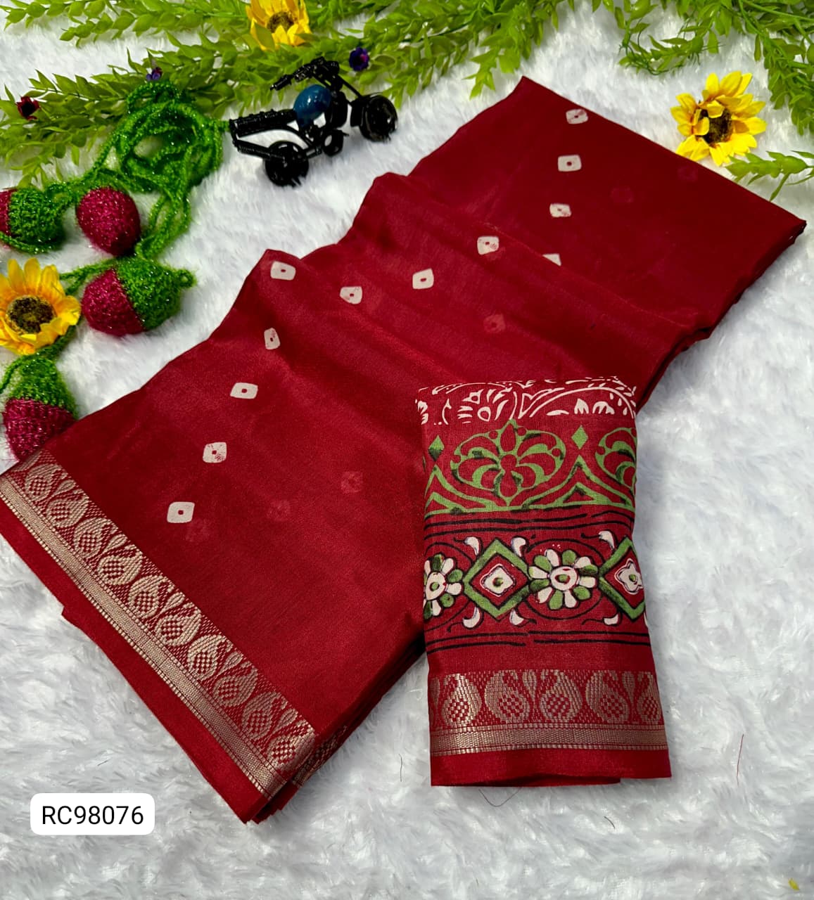 Super Premium Mul Cotton Saree – Bhandhani Pattern & Weaving Border.
