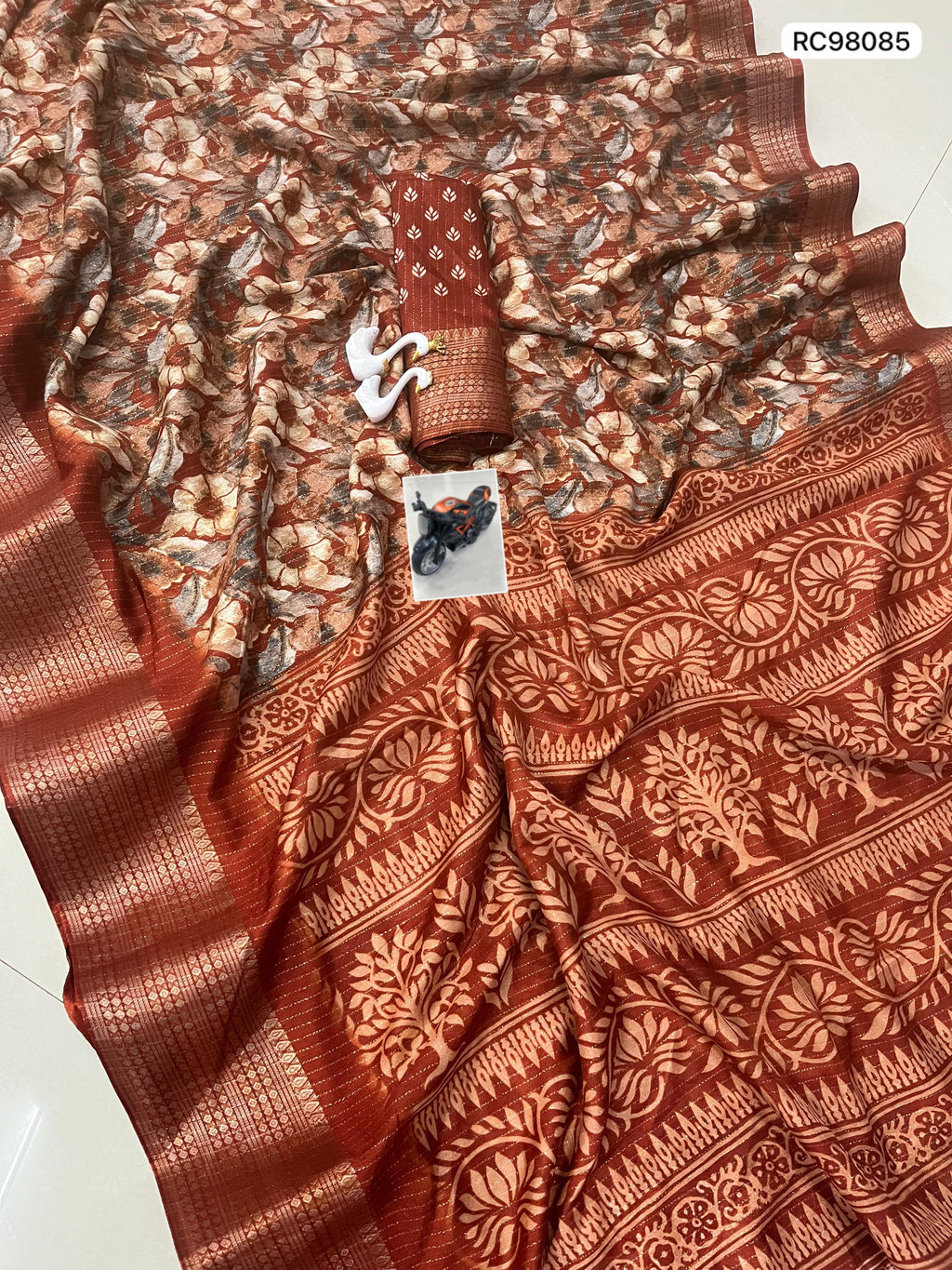 Heavy Reco Silk Saree – Floral Print & Ikkat Blouse.