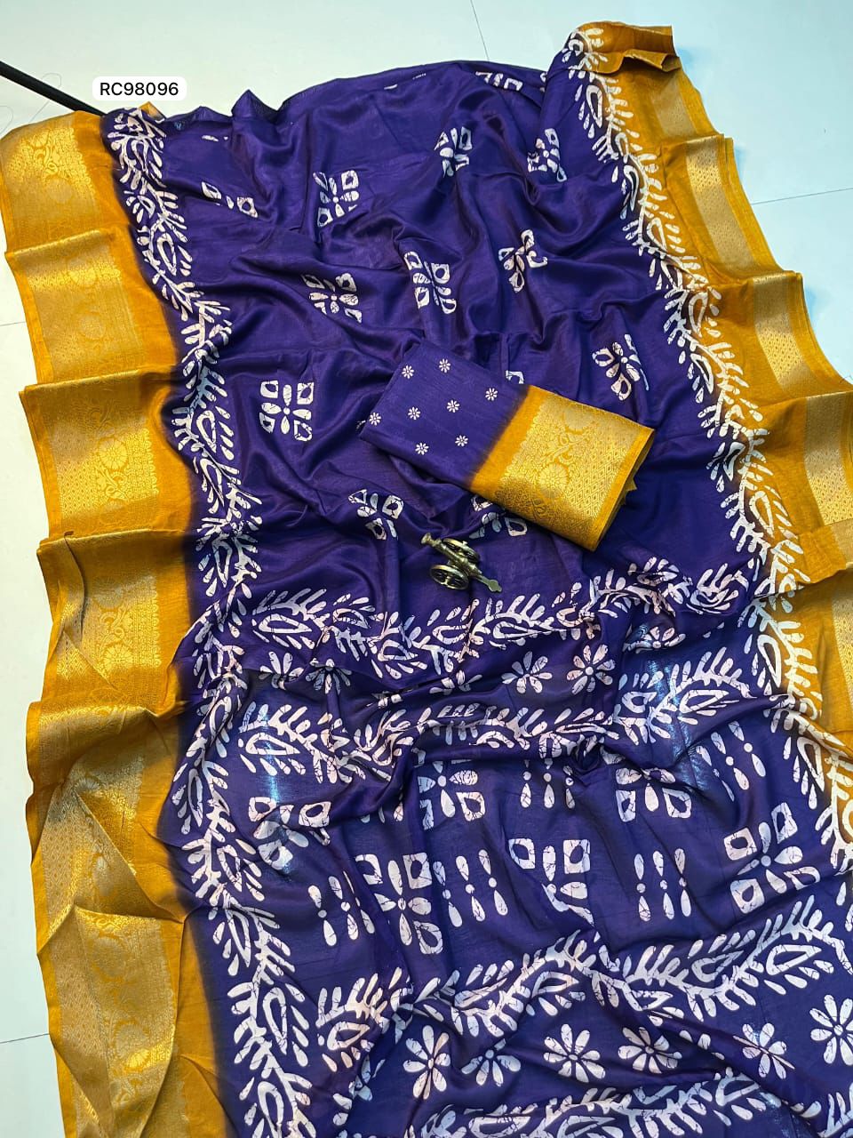 Soft Dola Silk Saree – Floral Design with Jacquard Border.
