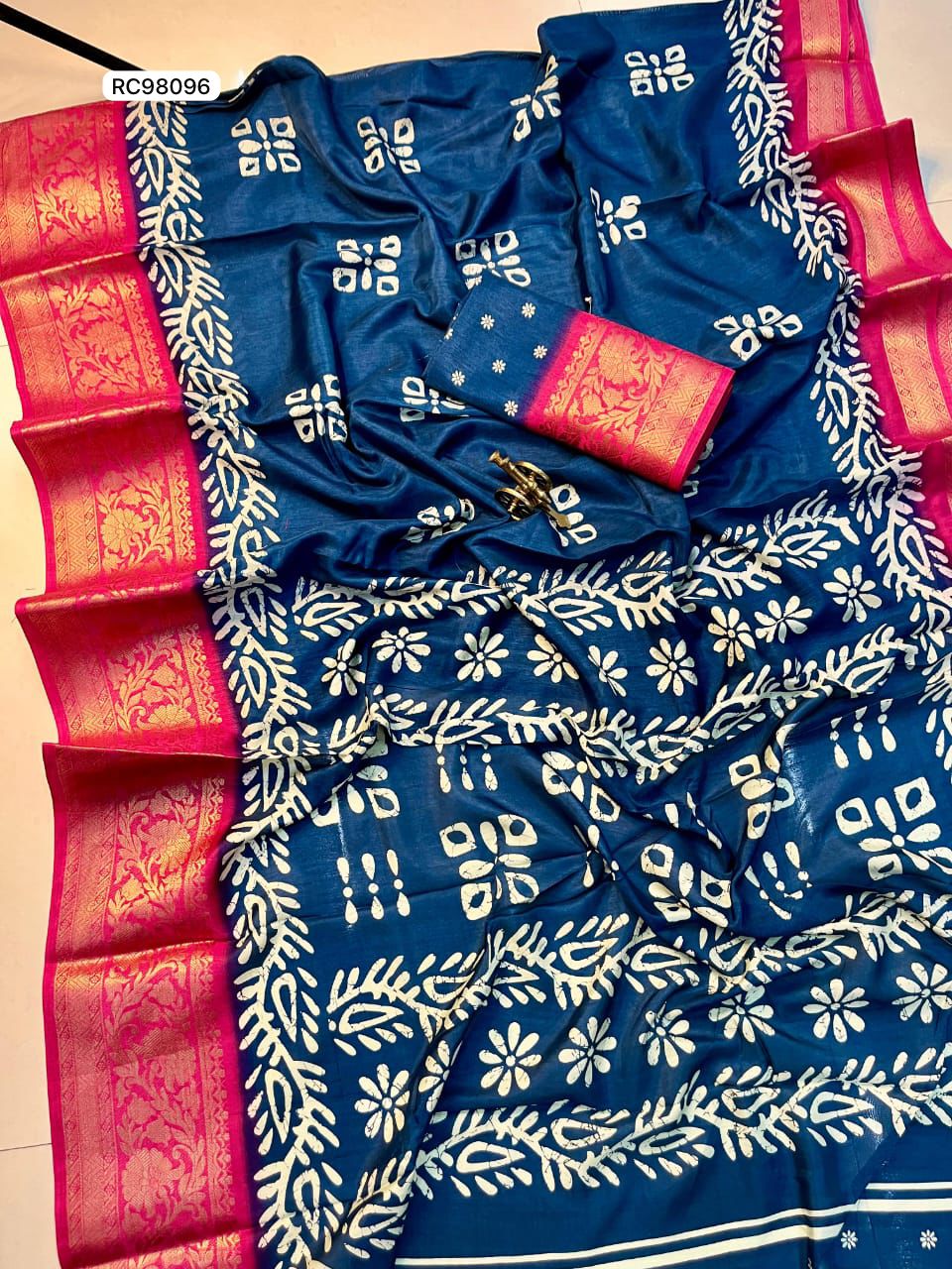 Soft Dola Silk Saree – Floral Design with Jacquard Border.