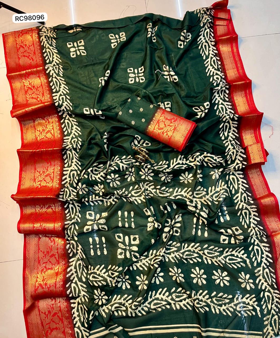 Soft Dola Silk Saree – Floral Design with Jacquard Border.