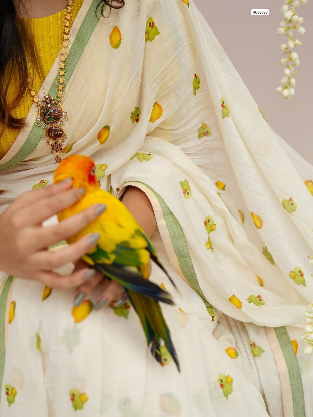 Premium Linen Saree