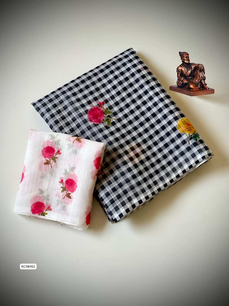 Heavy Linen Chex Blooming Saree