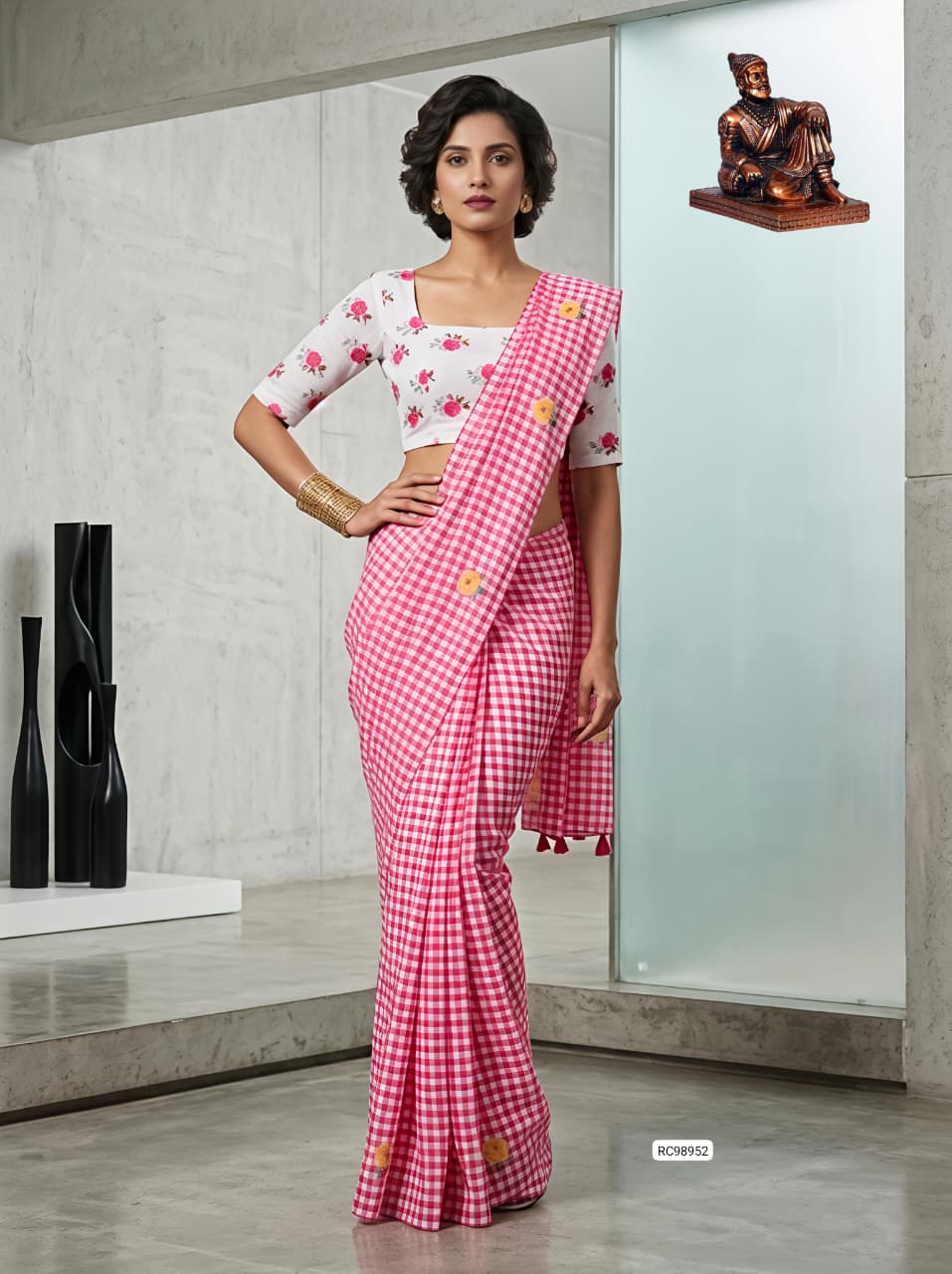 Heavy Linen Chex Blooming Saree