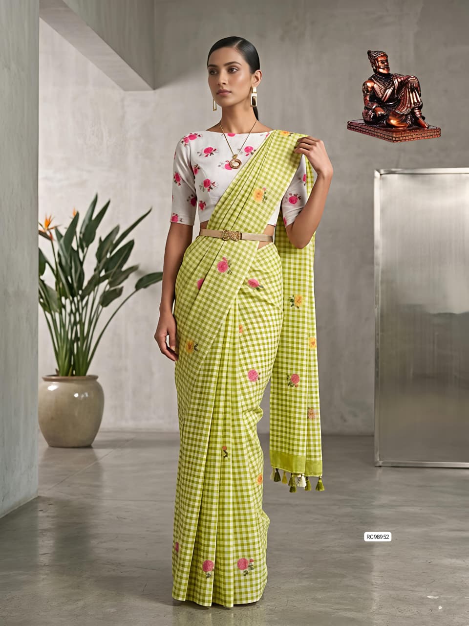Heavy Linen Chex Blooming Saree