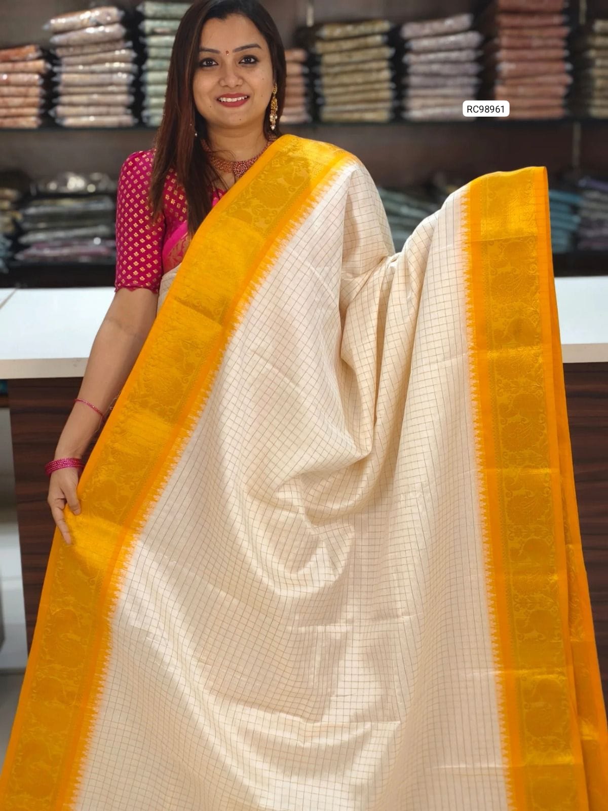 Aura Saree – Exclusive Launch