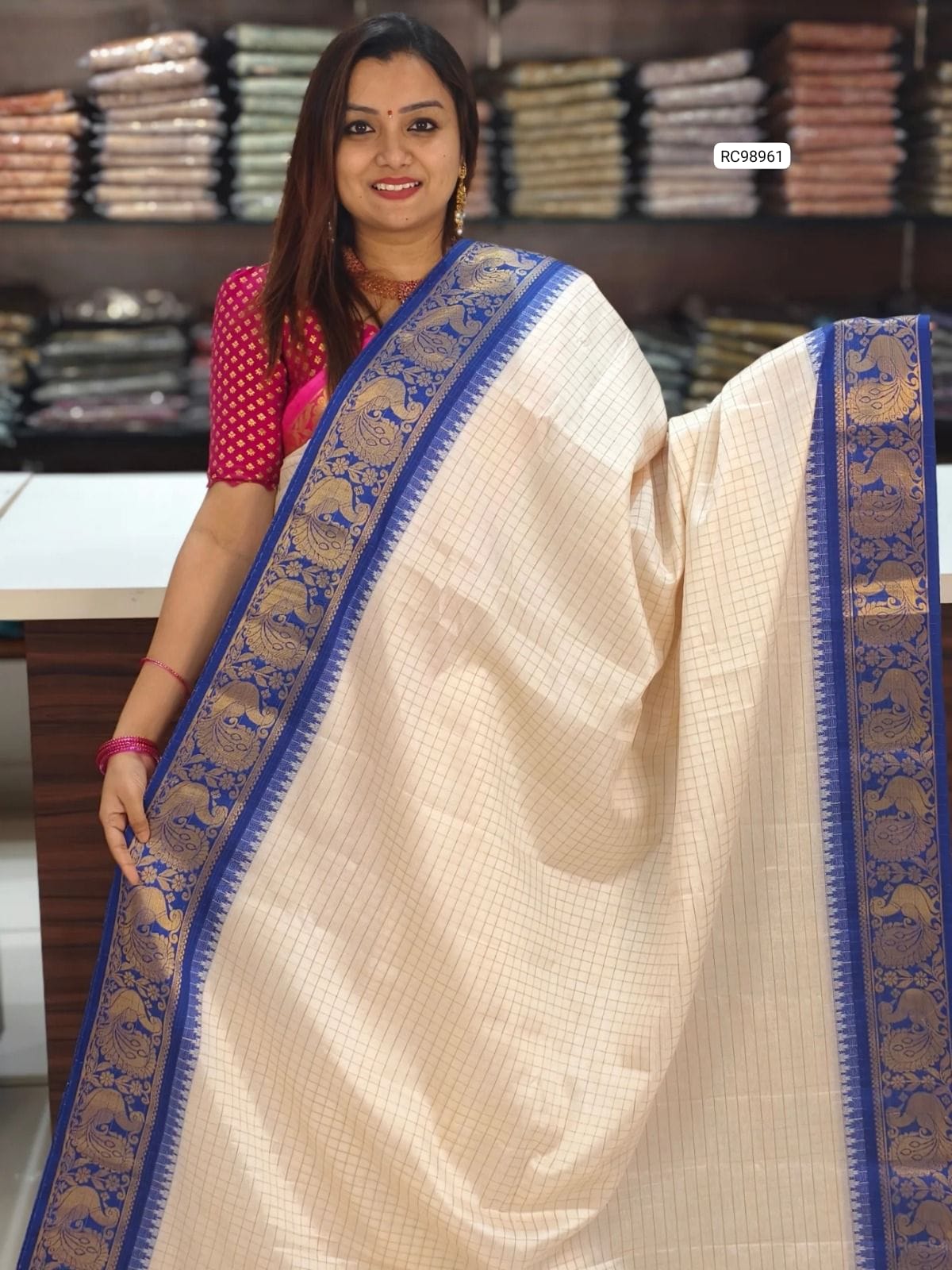 Aura Saree – Exclusive Launch