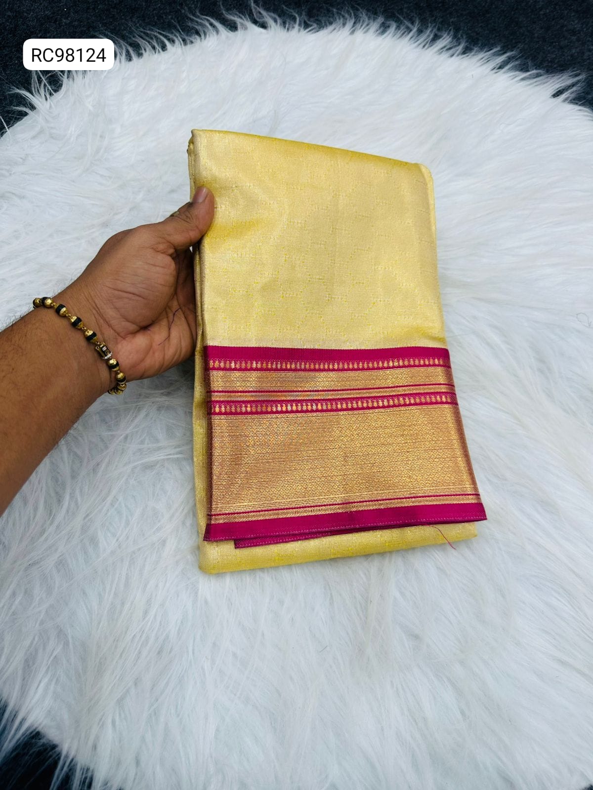 Premium Kanchivaram Silk Saree – Exclusive Checks & Contrast Jacquard Blouse