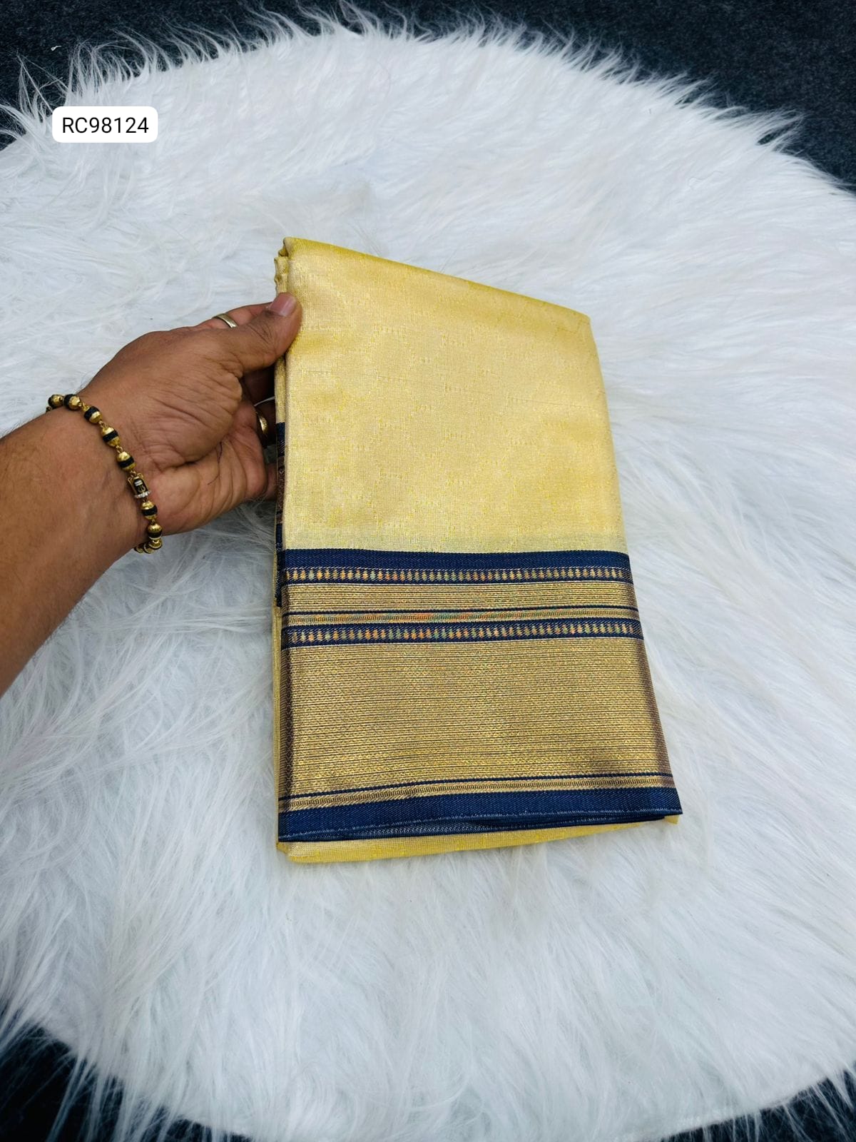 Premium Kanchivaram Silk Saree – Exclusive Checks & Contrast Jacquard Blouse