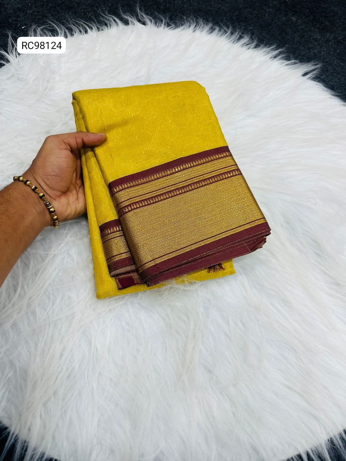 Premium Kanchivaram Silk Saree – Exclusive Checks & Contrast Jacquard Blouse