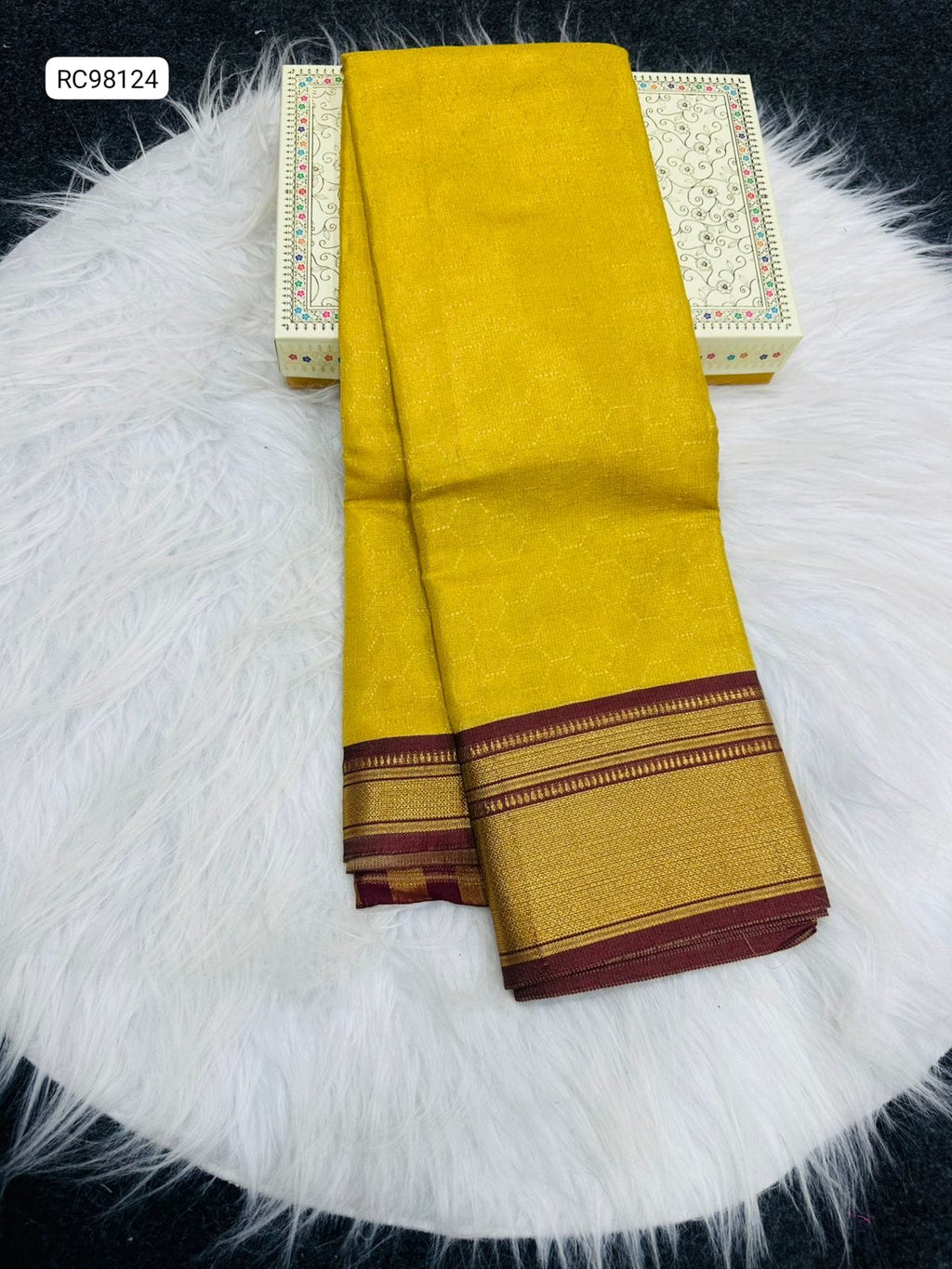 Premium Kanchivaram Silk Saree – Exclusive Checks & Contrast Jacquard Blouse