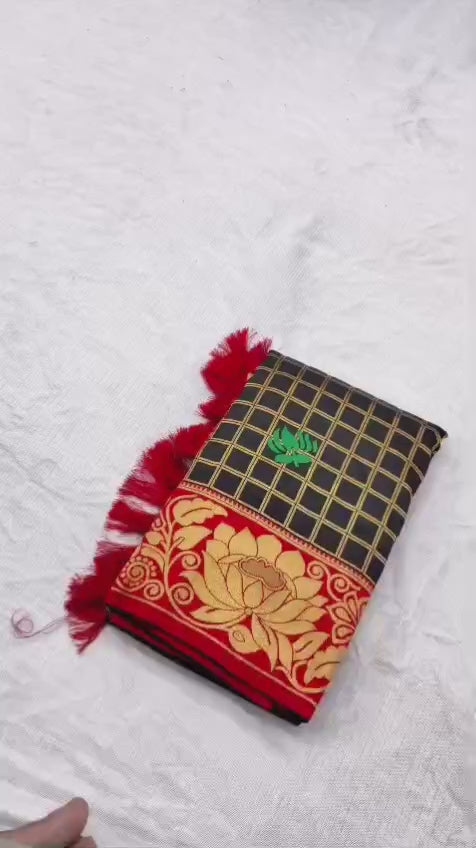SUPER-HIT Unique Checks Paithani Silk Saree – Lotus Motifs & Contrast Brocade Blouse